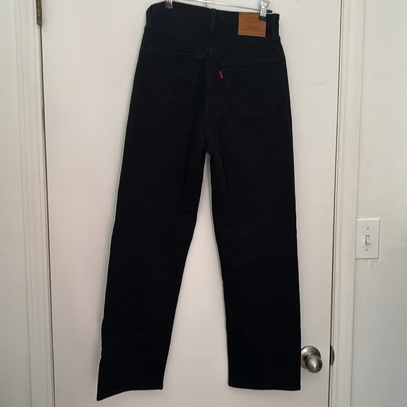 Like New Black Levi’s Ribcage Straight Ankle Jeans in Black - Picture 2 of 4